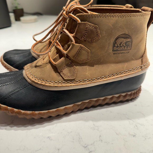 sorel out and about classic women’s waterproof boot - Picture 2 of 10